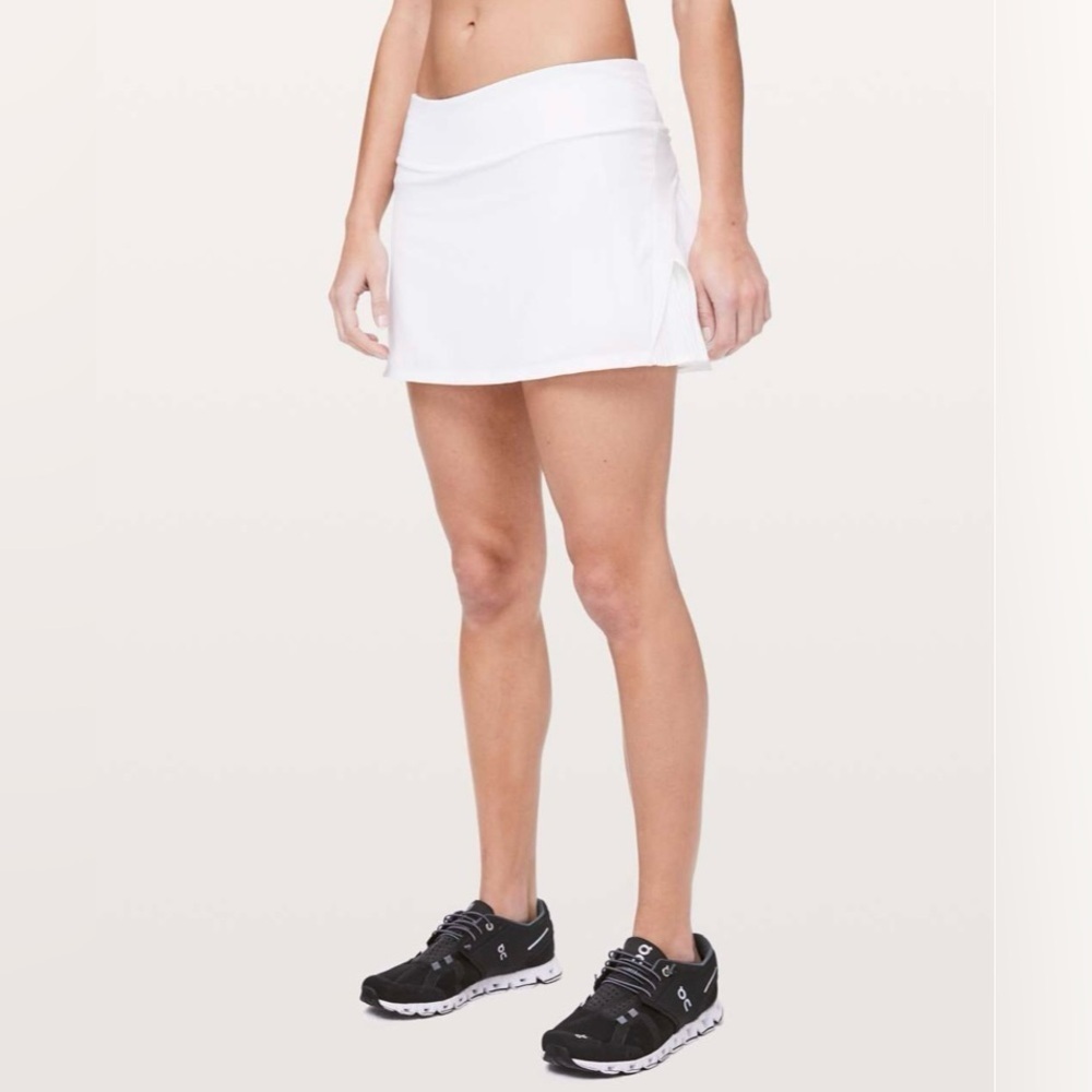 Lululemon Play Off The Pleats Skirt 13” White Sz 8 Tennis Golf Athletic Skort